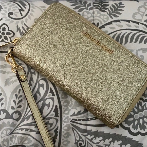 Michael Kors Handbags - Gold Michael Kors Wristlet